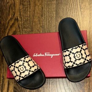 Salvatore Ferragamo Patterned Black and Cream Slides